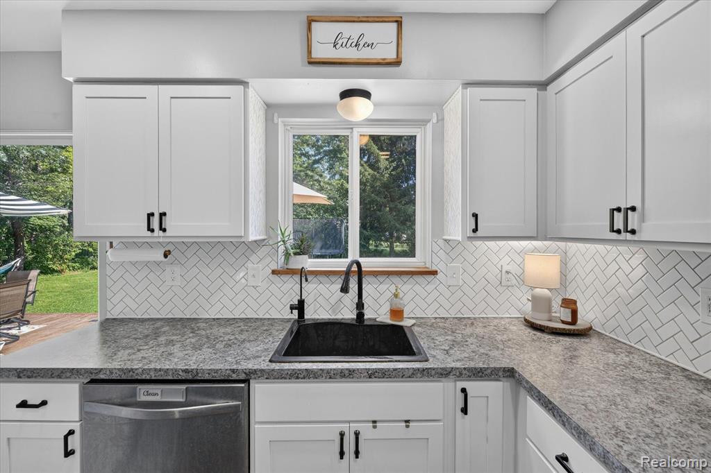 554 Bluewater Drive, Holly, MI 48442 — Photo 12