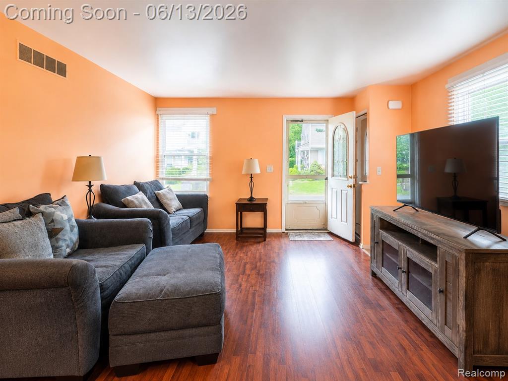 1442 Mariner Drive, Walled Lake, MI 48390 — Photo 2