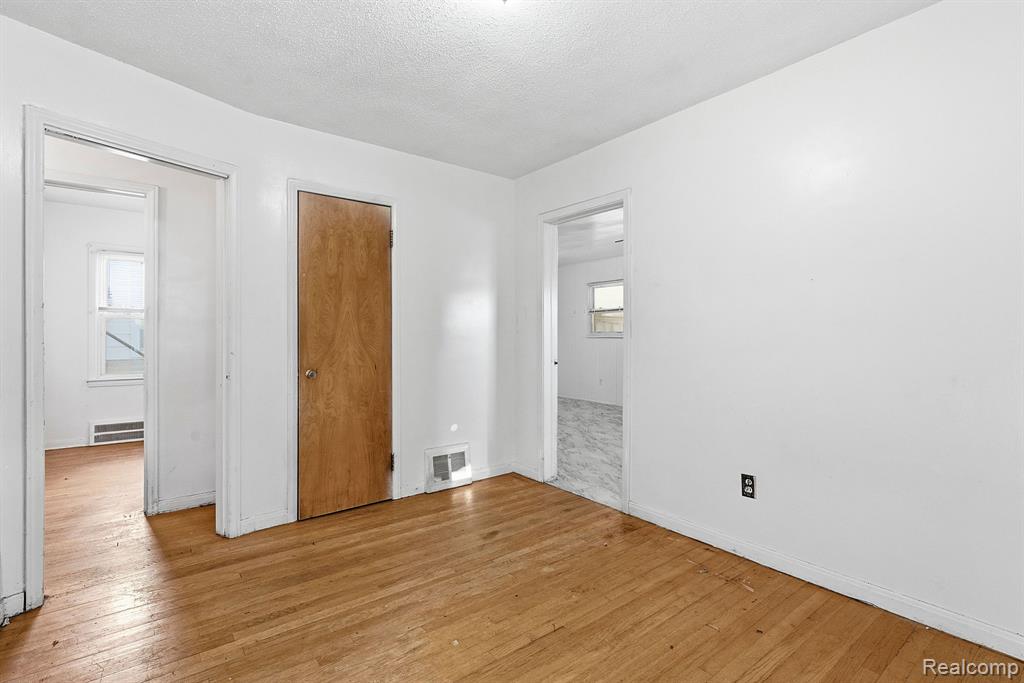 6000 Penrod Street, Detroit, MI 48228 — Photo 16