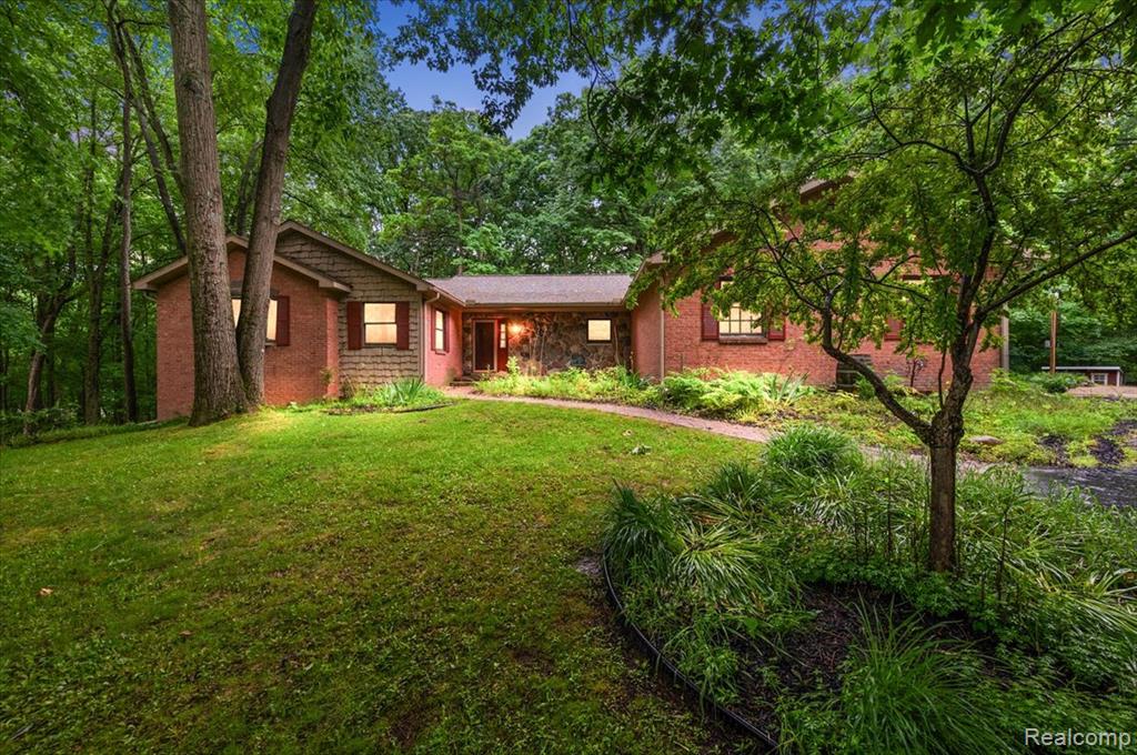670 Rolling Acres Drive, Ortonville, MI 48462 — Photo 2
