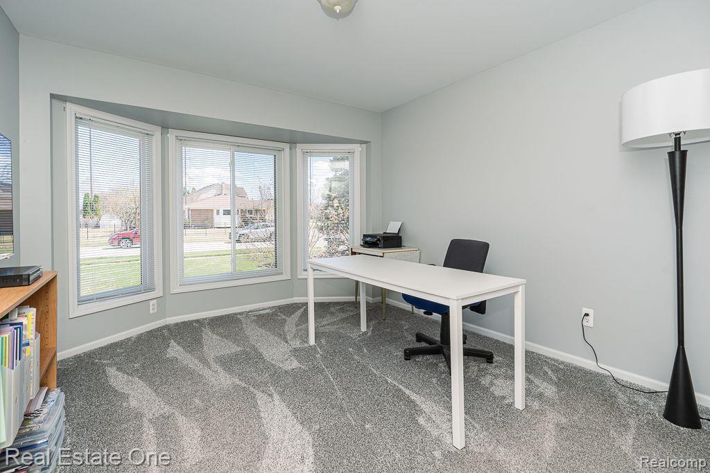 40323 FORDWICH Drive, Sterling Heights, MI 48310 — Photo 28