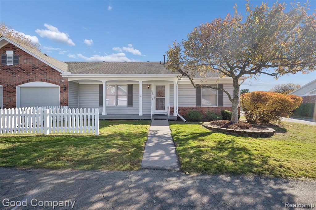 9200 North Drive, Saint Clair Shores, MI 48082 — Photo 2