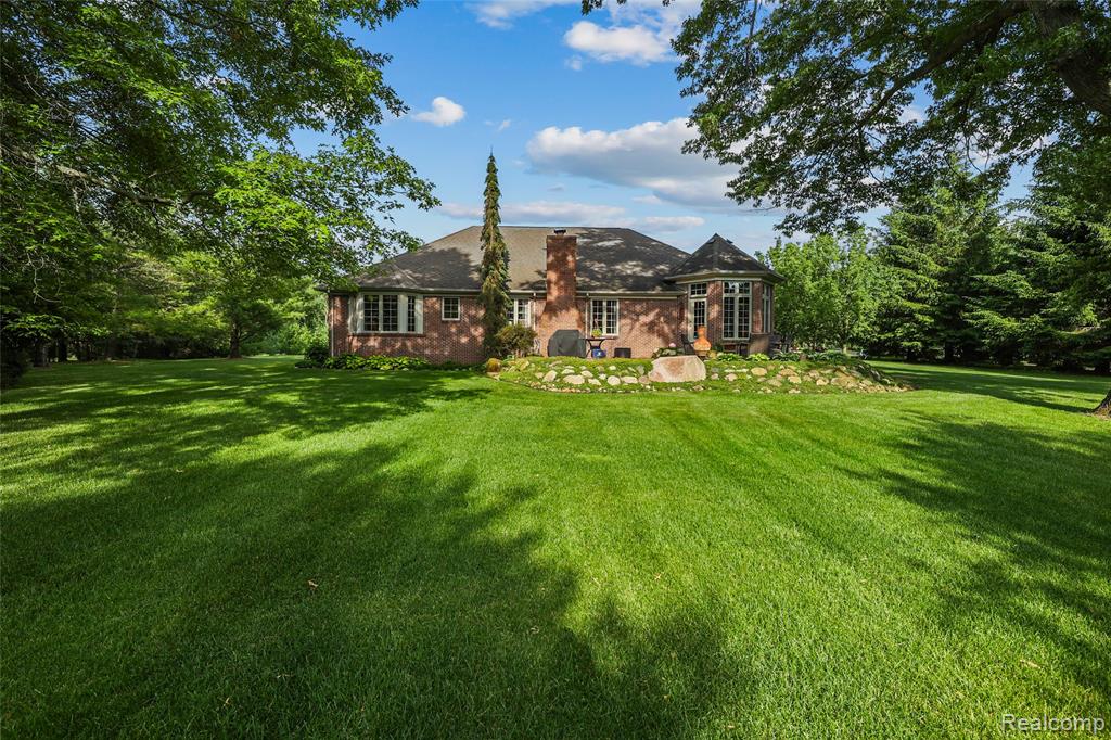 225 Redwood Lane, Leonard, MI 48367 — Photo 40