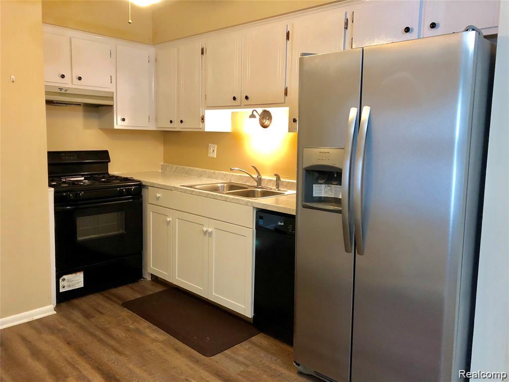 8564 Hampshire Drive, Sterling Heights, MI 48313 — Photo 4