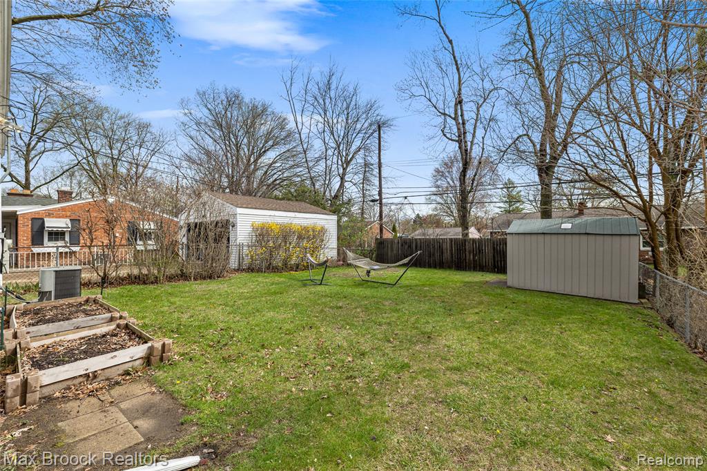 29064 Howard Avenue, Madison Heights, MI 48071 — Photo 3