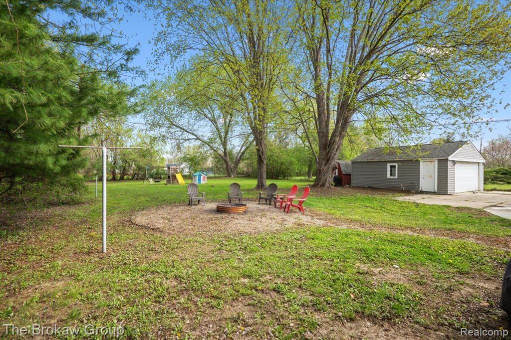 4145 HILLCREST Drive, Warren, MI 48092 — Photo 11