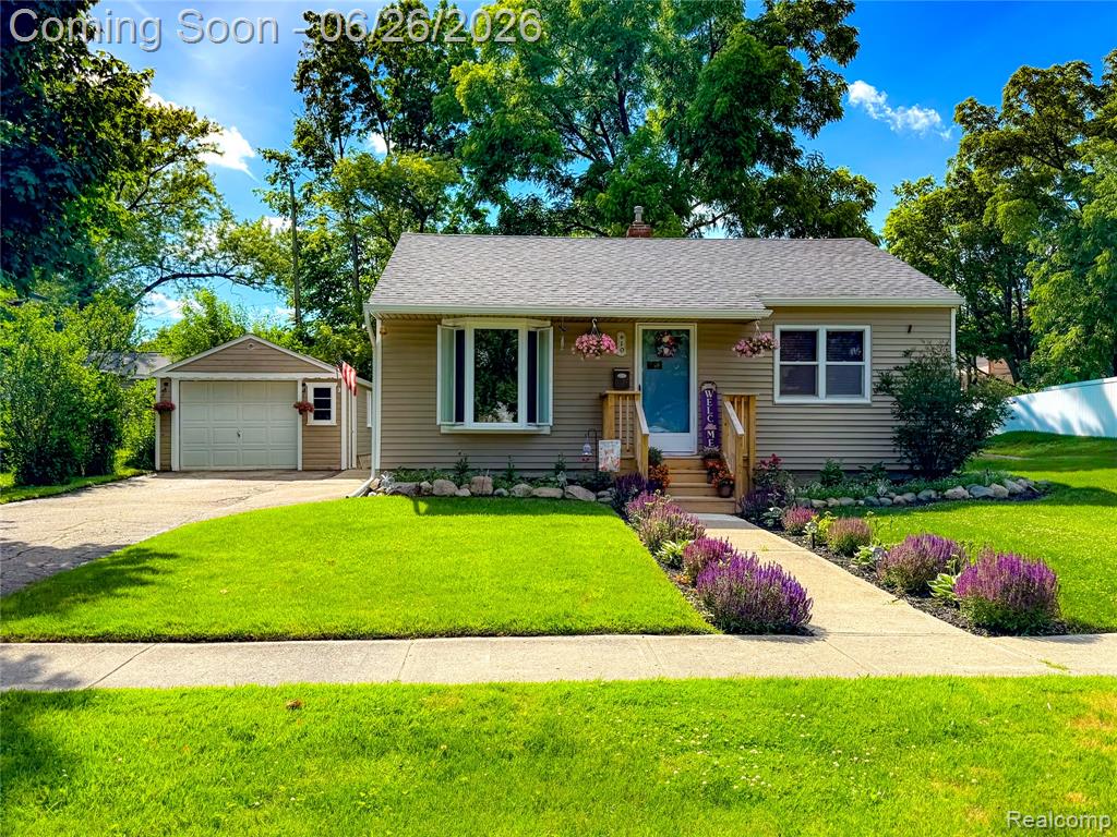 610 N Barnard Street, Howell, MI 48843 — front exterior