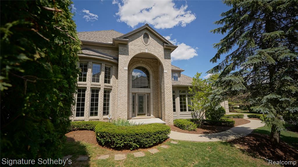6608 ENCLAVE Drive, Clarkston, MI 48348 — front exterior