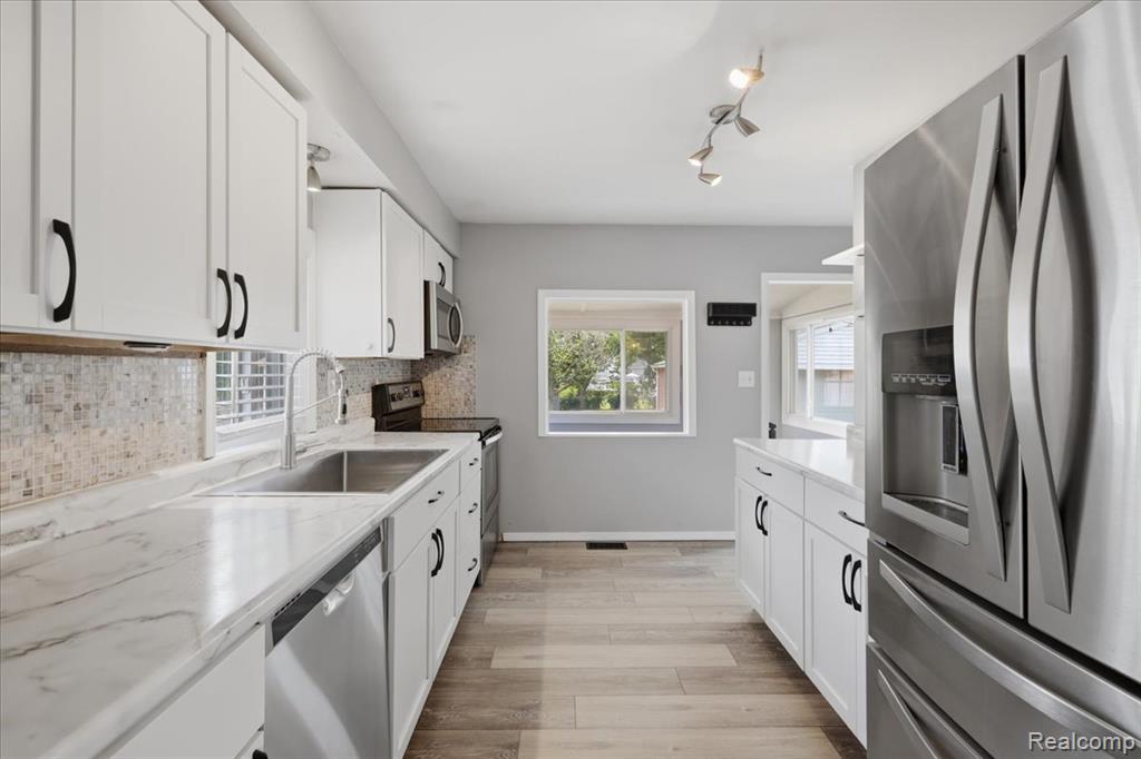 4035 Island Park Drive, Waterford, MI 48329 — Photo 15