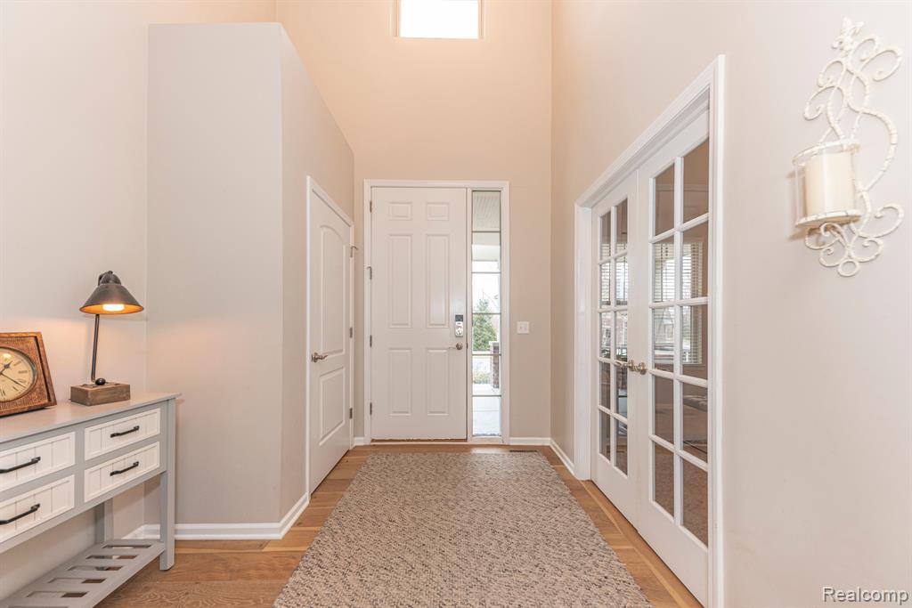 806 LAKE WOODS Drive, Canton, MI 48188 — Photo 4