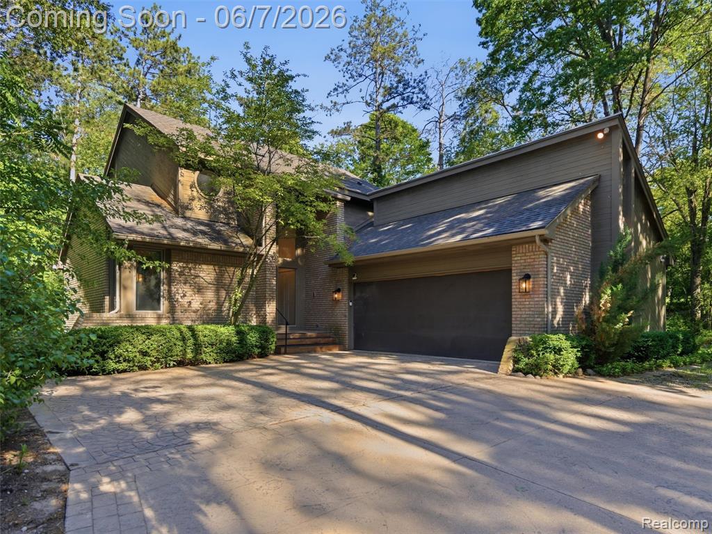 202 Nakomis Trail, Lake Orion, MI 48362