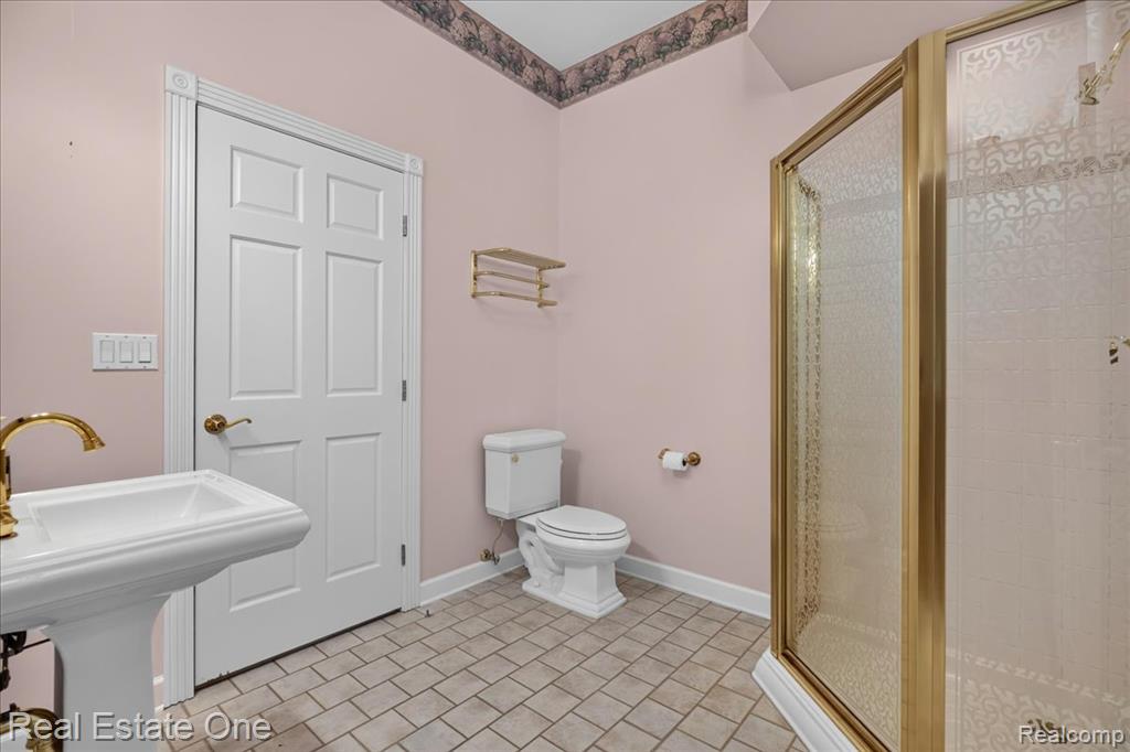 425 Courtney Road, Leonard, MI 48367 — Photo 40