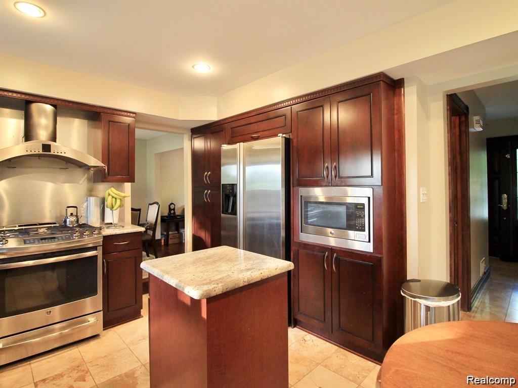 5363 English Drive, Troy, MI 48085 — Photo 9