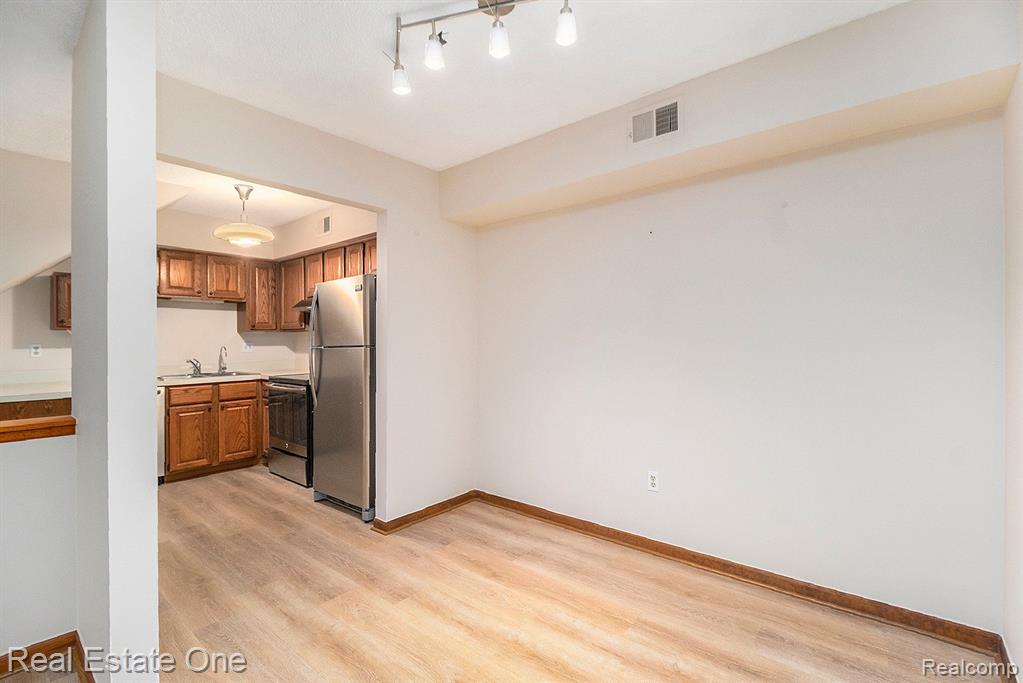 232 PINEWOOD Drive, Plymouth, MI 48170 — Photo 8