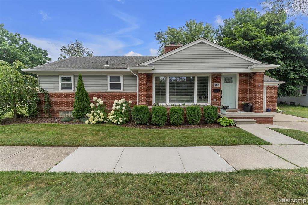 765 Vernier Road, Grosse Pointe Woods, MI 48236 — Photo 3