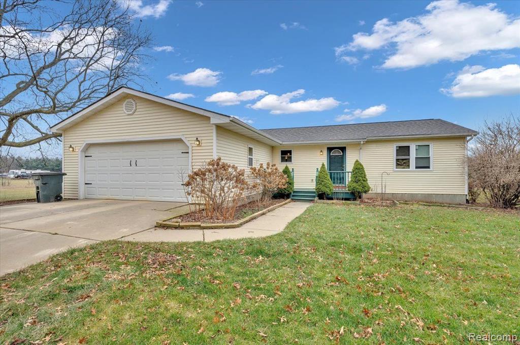 3032 OAK GROVE Road, North Branch, MI 48461 — front exterior