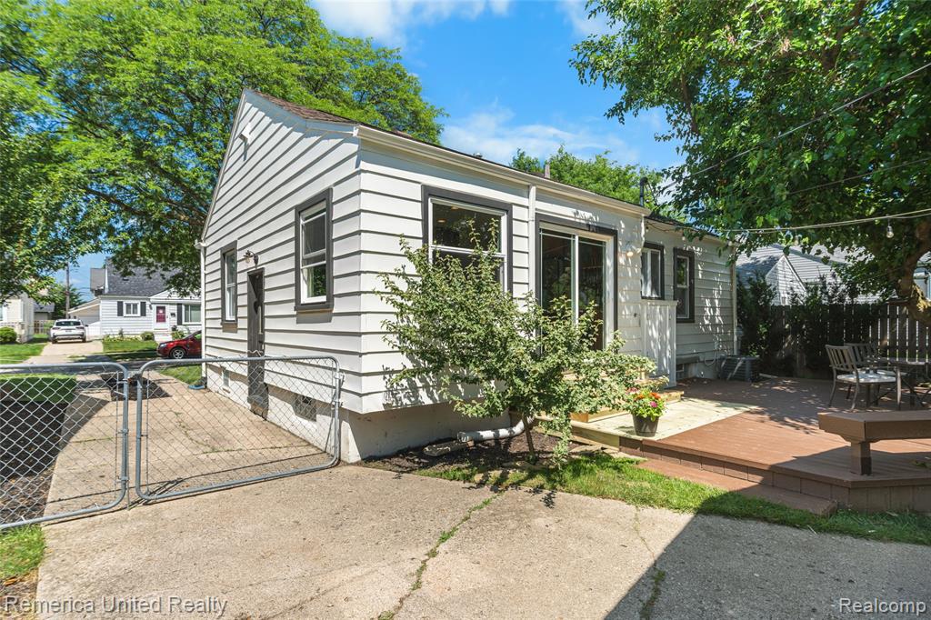 717 S Edgeworth Avenue, Royal Oak, MI 48067 — Photo 7