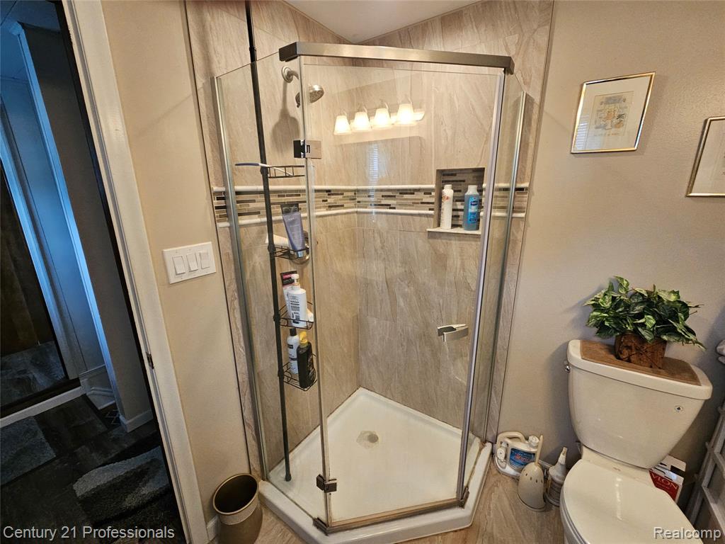 8876 Robindale, Redford, MI 48239 — Photo 18