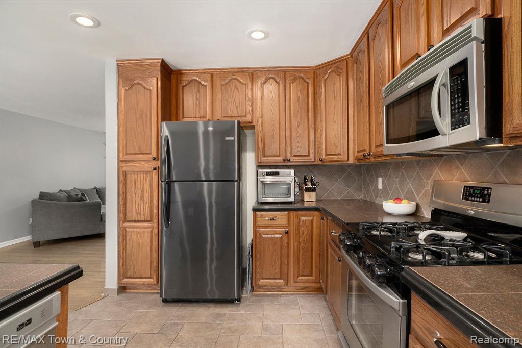 8131 FOX HOLLOW Road, Goodrich Vlg, MI — Photo 10