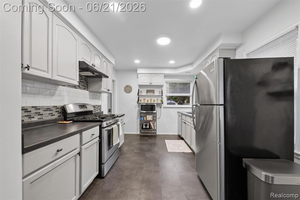 24660 Ridgedale Street, Oak Park, MI 48237 — Photo 8