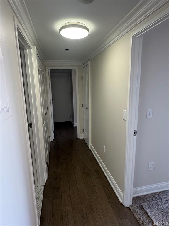 250 E Harbortown Drive, 905, Detroit, MI 48207 — Photo 13