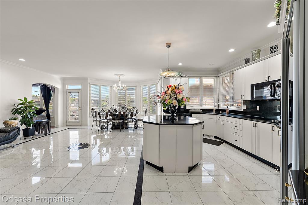 12984 Azure Drive, Utica, MI 48315 — Photo 19