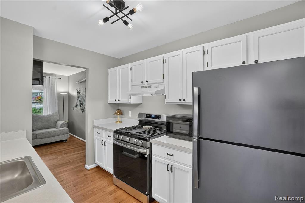 452 Waverly Lane, Howell, MI 48843 — Photo 12