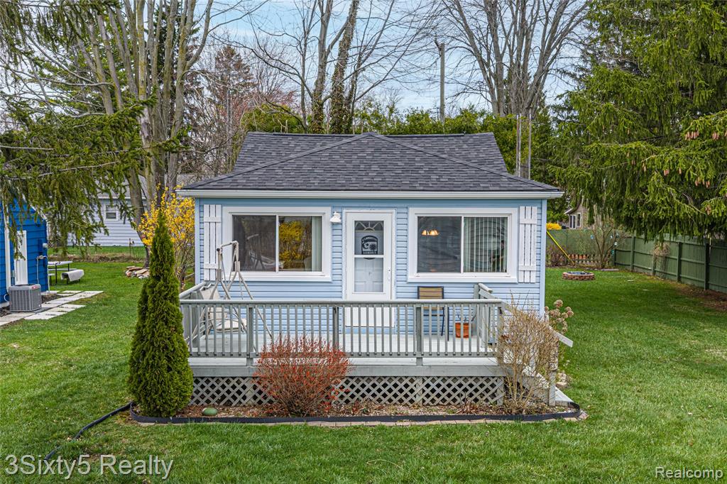 7523 Beechwood, Lexington, MI 48450 — front exterior