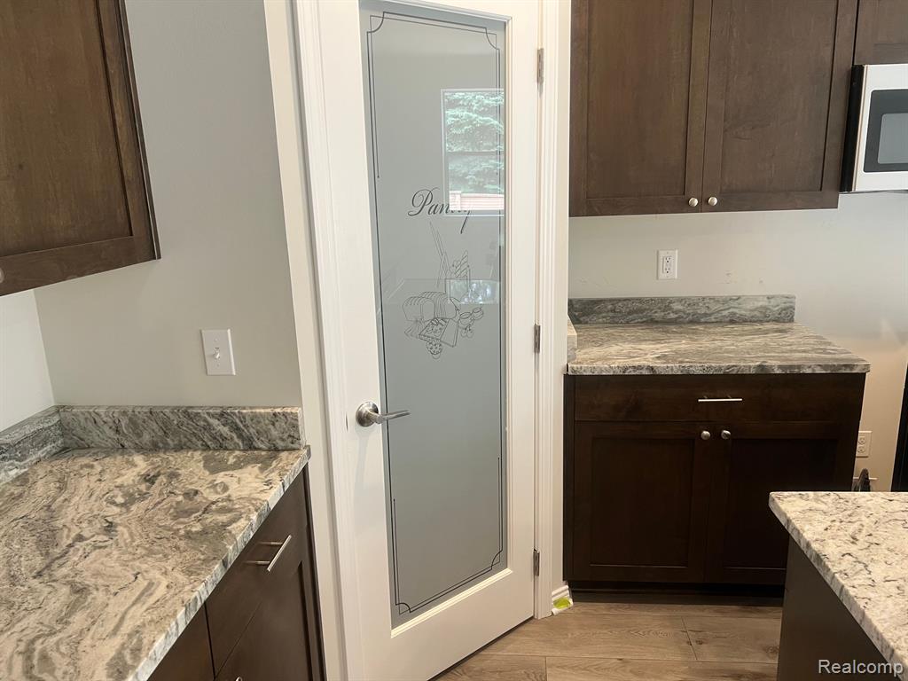 4226 SECLUDED PINES DR, Sterling Heights, MI 48314 — Photo 7
