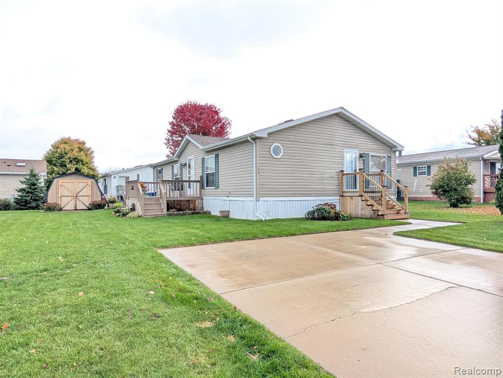 72 Ashley Circle, Swartz Creek, MI 48473 — front exterior