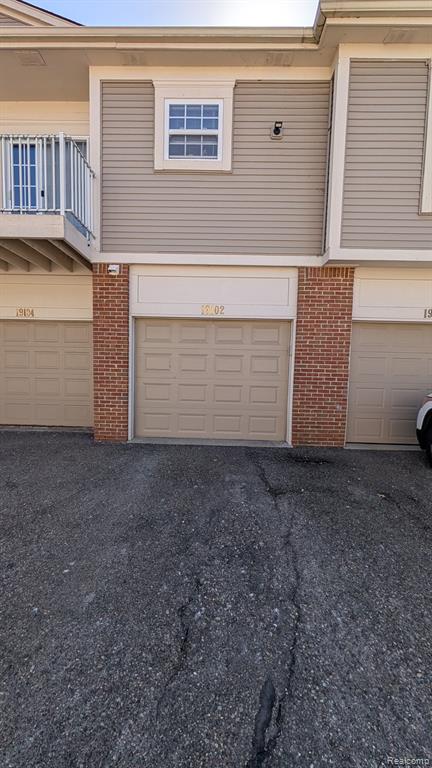 19102 ADDINGTON Drive, Commerce Twp, MI 48390 — Photo 15