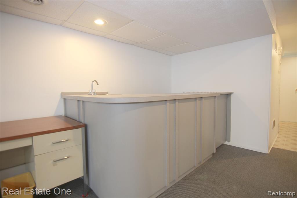5590 GREENBRIAR Drive, West Bloomfield, MI — Photo 32