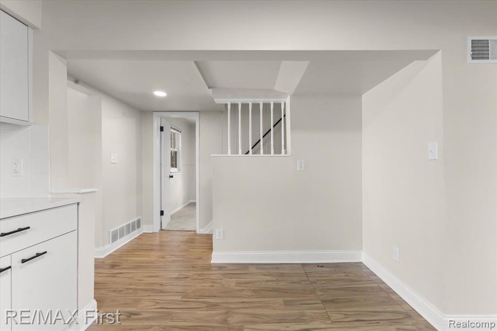 561 Andresen Court, Hazel Park, MI 48030 — Photo 18