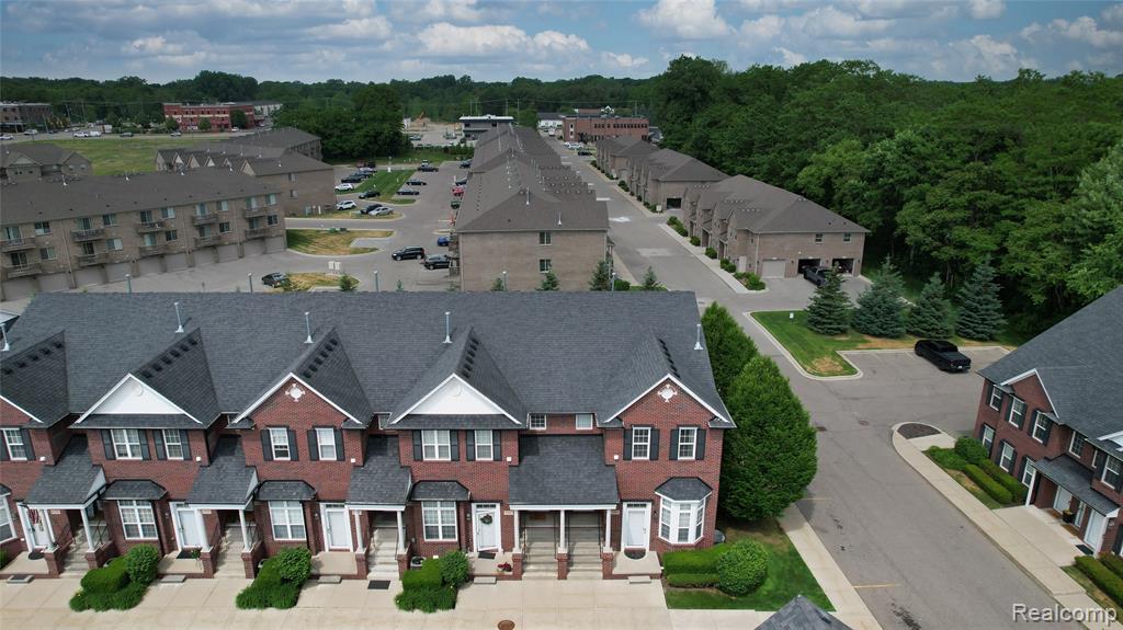 53274 Providence Drive W, Utica, MI 48316 — Photo 2