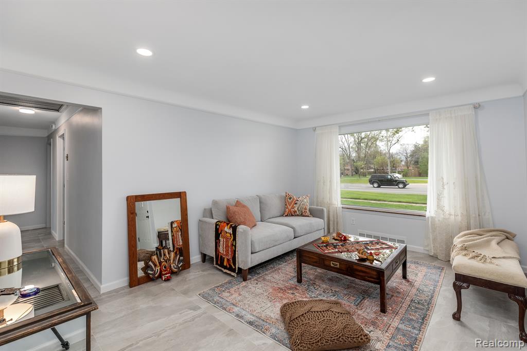 8527 METROPOLITAN Parkway, Sterling Heights, MI 48312 — Photo 5