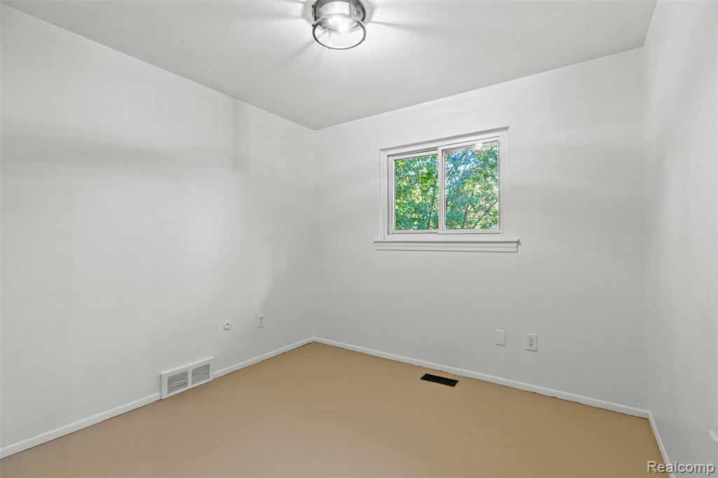 1716 Dover Court, Ypsilanti, MI 48198 — Photo 13