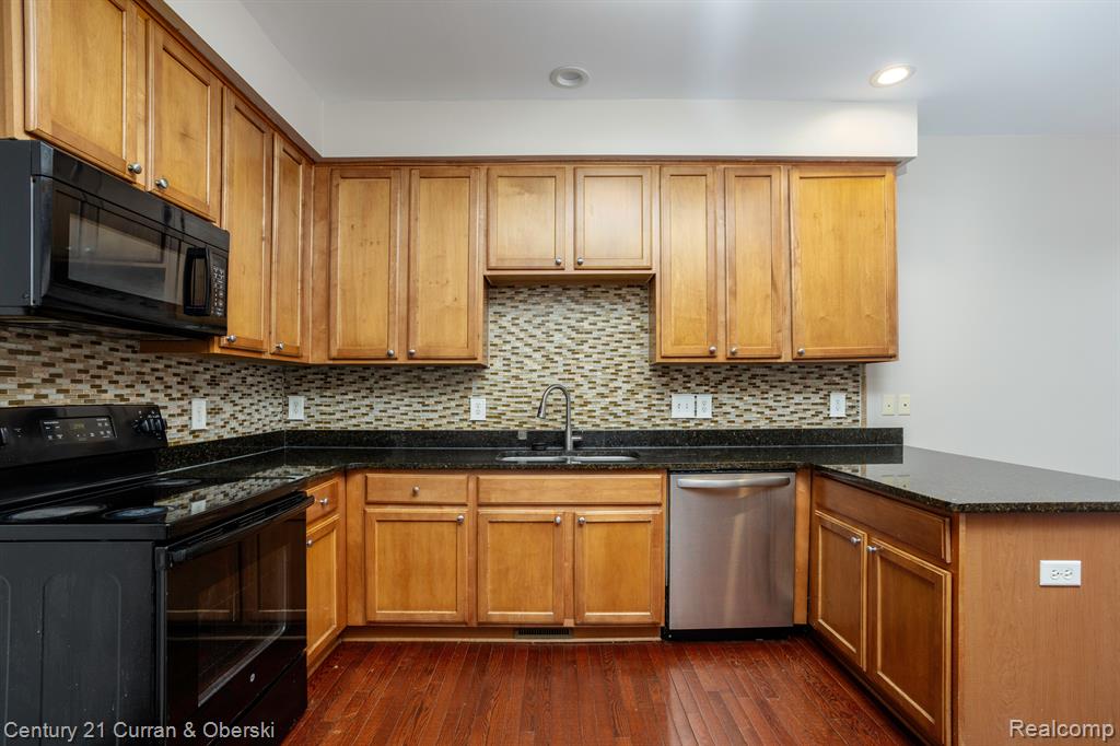 29428 Weston Drive, 124, Novi, MI 48377 — Photo 10