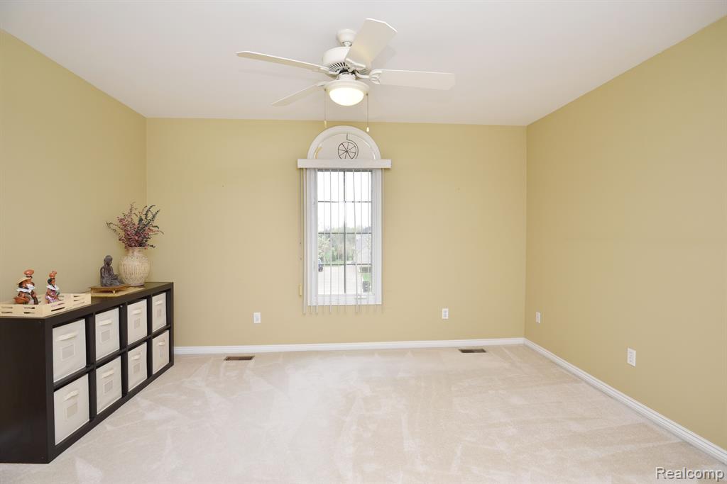 4297 SPRINGBROOK Drive, Sterling Heights, MI 48314 — Photo 38