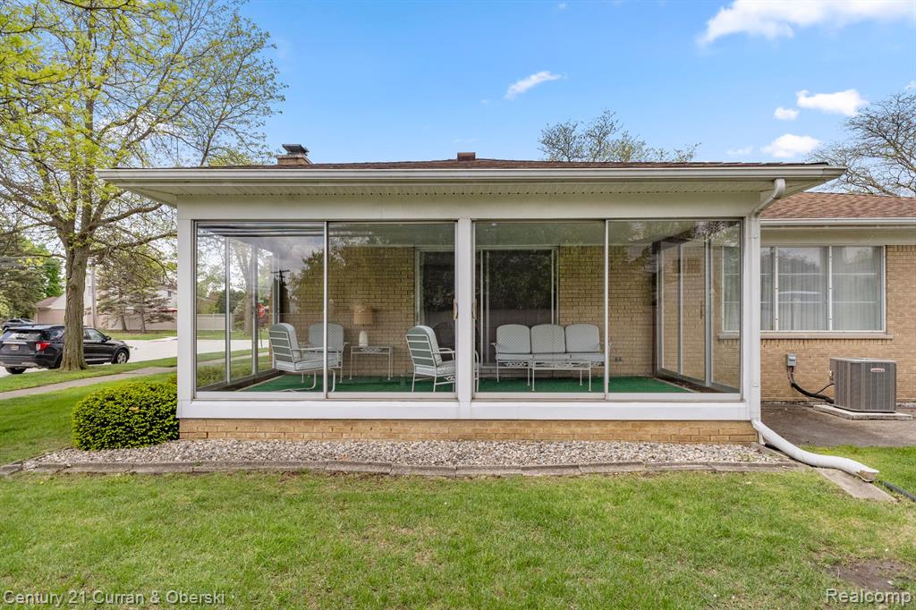 716 N CHARLESWORTH Street, Dearborn Heights, MI 48127 — Photo 41