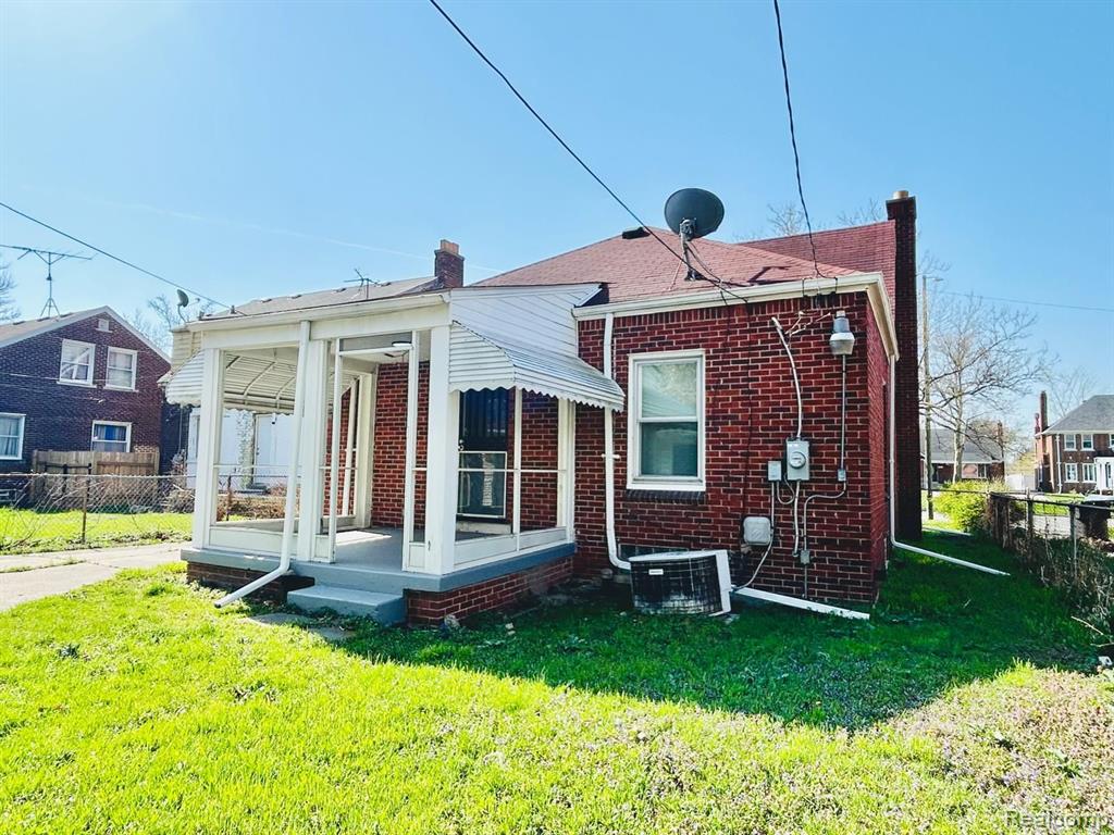 9571 E OUTER Drive, Detroit, MI 48213 — Photo 8