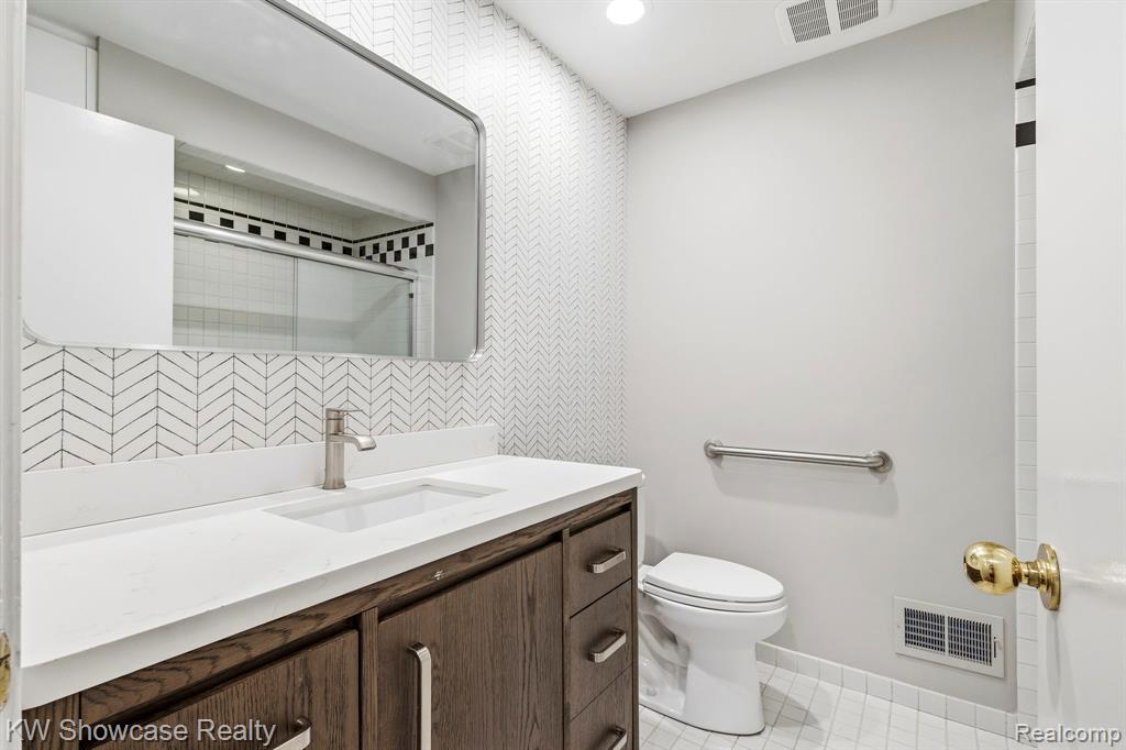 1539 Wandrei Court, Commerce Twp, MI 48382 — Photo 53