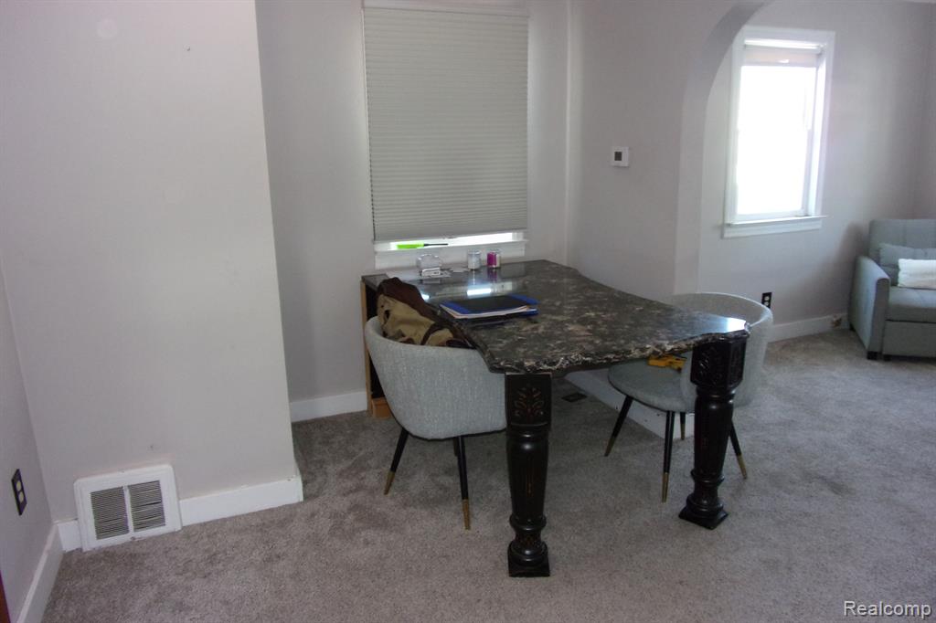 407 LIVINGSTON Street, Howell, MI 48843 — Photo 6