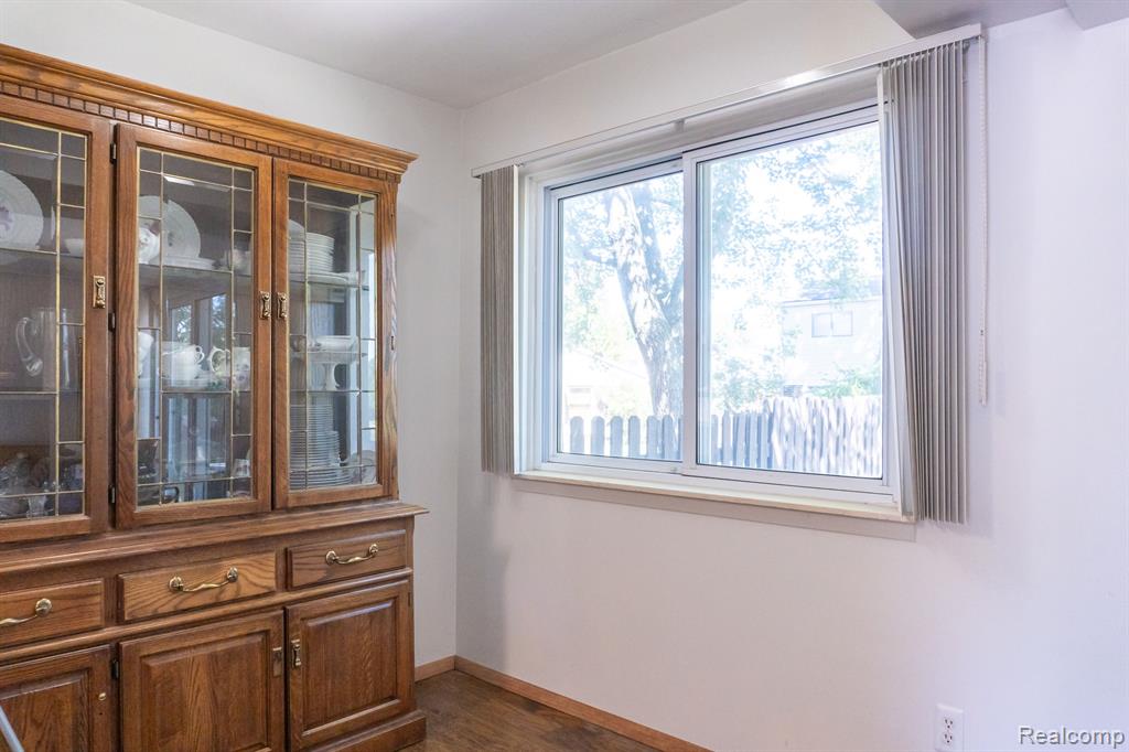 8362 LAKEVIEW Drive, Ypsilanti, MI 48198 — Photo 9