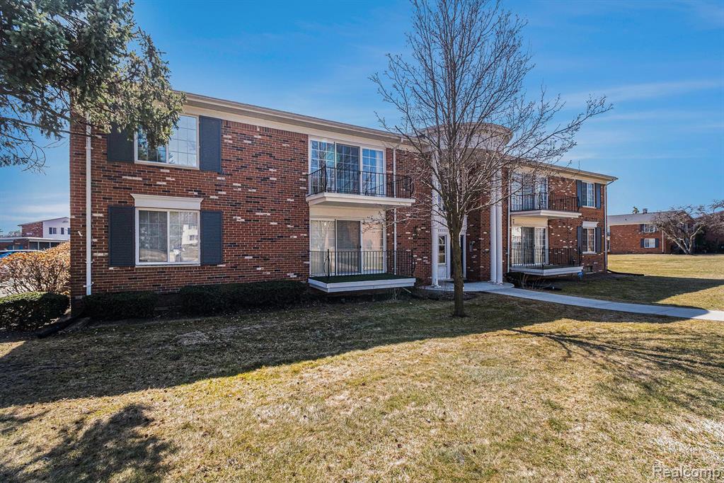 470 Fox Hills Drive N, A-5, Bloomfield Hills, MI 48304 — Photo 2