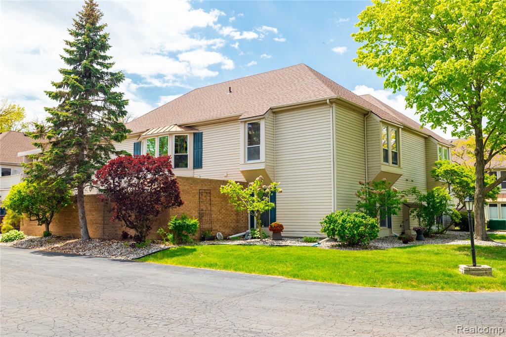 8095 Colony Drive, 22, Grosse Ile, MI 48138 — front exterior