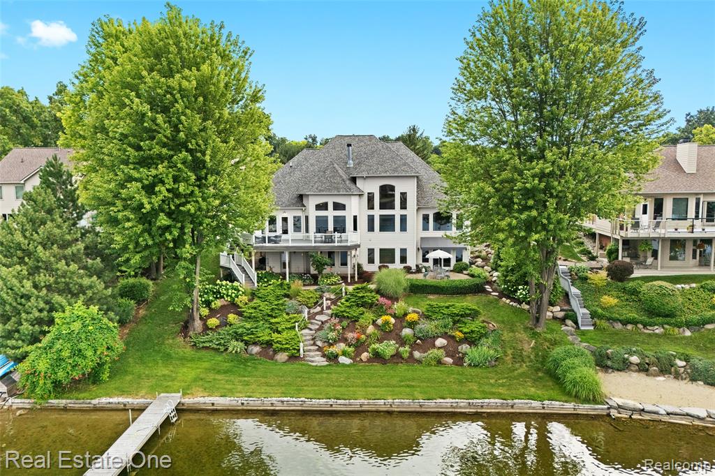 16048 Pine Bluff Court, Fenton, MI 48430 — Photo 36