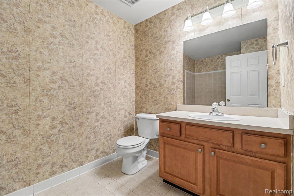 16339 Chatham Drive, Macomb, MI 48044 — Photo 18