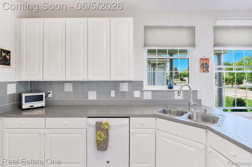 3580 Riverside Drive, Auburn Hills, MI 48326 — Photo 8