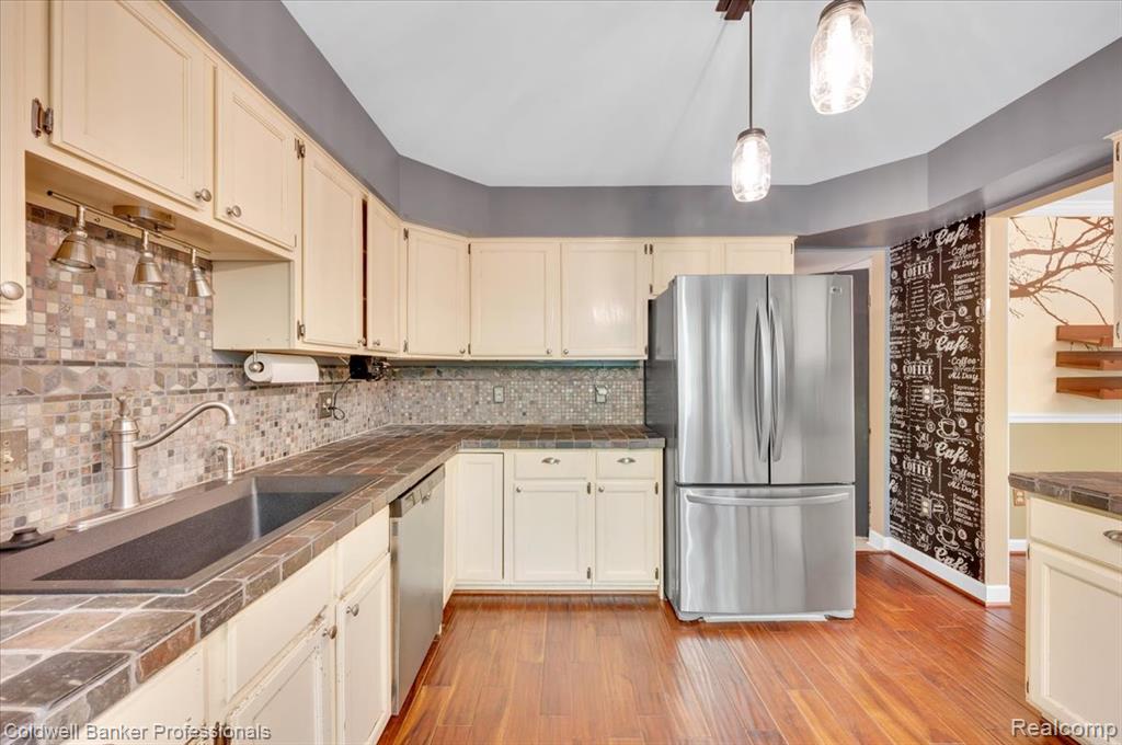 8873 Nepahwin Drive, Clarkston, MI 48348 — Photo 12