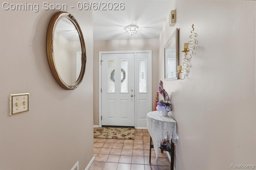 42321 Royal Lane, Clinton Twp, MI 48038 — Photo 5